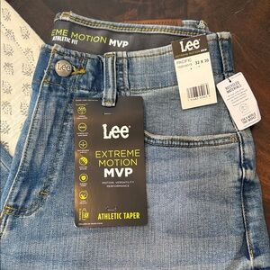 NWT Lee Extreme Motion MVP Athletic Taper Jeans in Pacific Blue Size 32 X 30